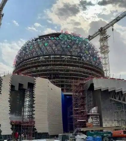 هيكل معماري دائري تحت التنفيذ